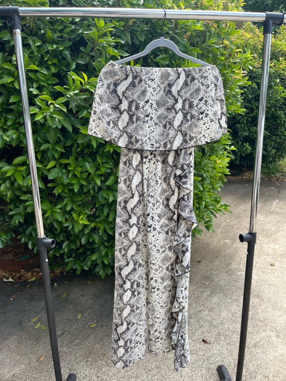 Off-Shoulder Snake Print Reptile-Pattern pant suit in Cream and Black